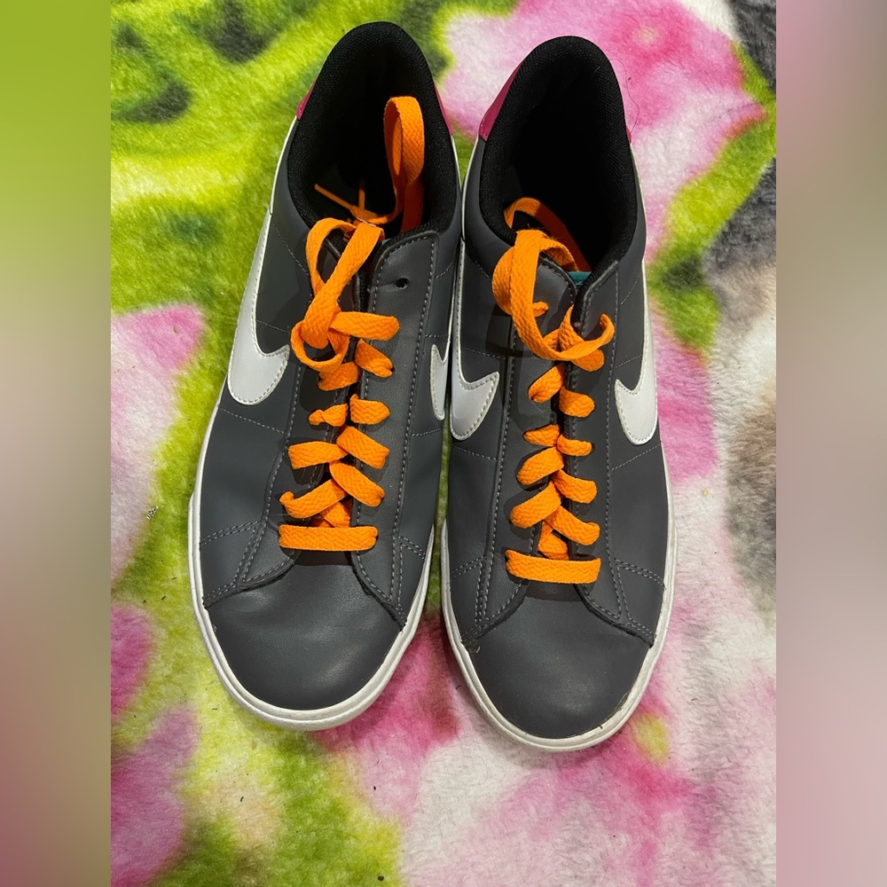 Nike Womens Sweet Classic 
Style - 354496-026